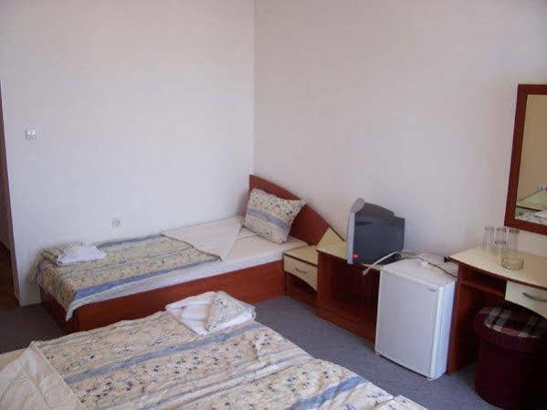 Kalypso Hotel Primorsko Bagian luar foto